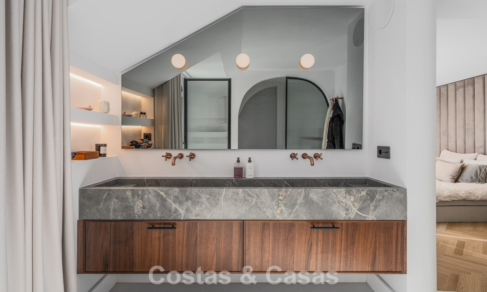 Duplex penthouse prêt à emménager avec vue imprenable sur la mer à vendre à Marbella - Benahavis 782405