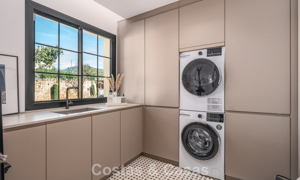 Duplex penthouse prêt à emménager avec vue imprenable sur la mer à vendre à Marbella - Benahavis 782410