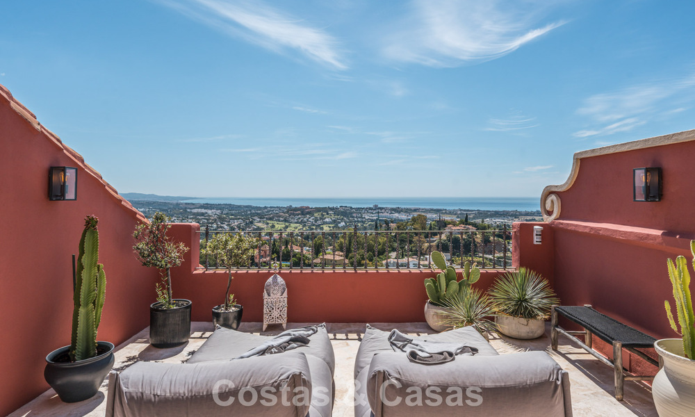 Duplex penthouse prêt à emménager avec vue imprenable sur la mer à vendre à Marbella - Benahavis 782414