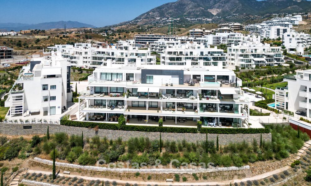 Appartement de luxe avec vue sur les montagnes et la mer, à vendre dans un complexe au style de vie avant-gardiste à Fuengirola, Costa del Sol 782093