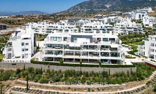 Appartement de luxe avec vue sur les montagnes et la mer, à vendre dans un complexe au style de vie avant-gardiste à Fuengirola, Costa del Sol 782093 