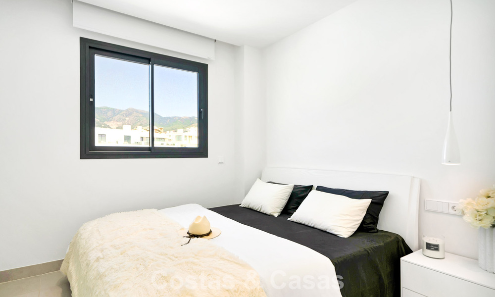 Appartement de luxe avec vue sur les montagnes et la mer, à vendre dans un complexe au style de vie avant-gardiste à Fuengirola, Costa del Sol 782096