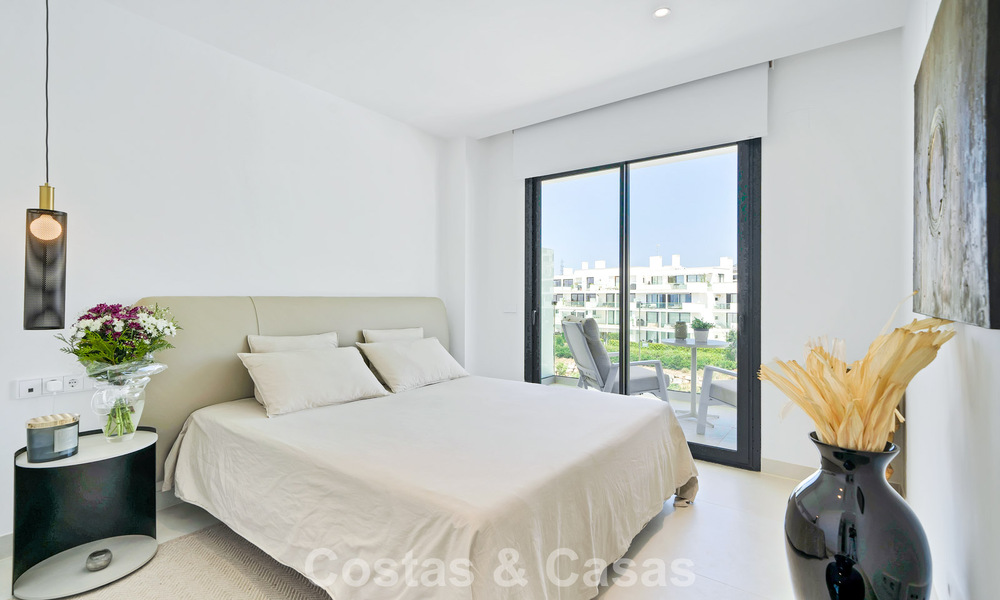 Appartement de luxe avec vue sur les montagnes et la mer, à vendre dans un complexe au style de vie avant-gardiste à Fuengirola, Costa del Sol 782099
