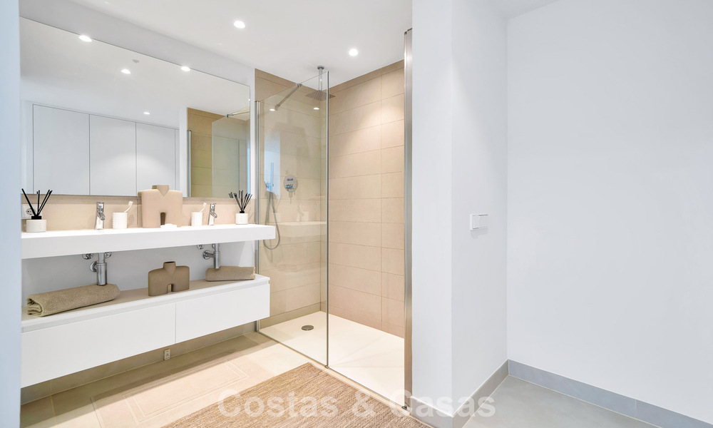 Appartement de luxe avec vue sur les montagnes et la mer, à vendre dans un complexe au style de vie avant-gardiste à Fuengirola, Costa del Sol 782100