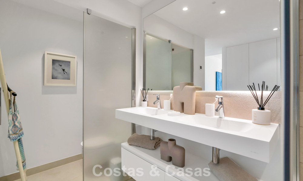 Appartement de luxe avec vue sur les montagnes et la mer, à vendre dans un complexe au style de vie avant-gardiste à Fuengirola, Costa del Sol 782102