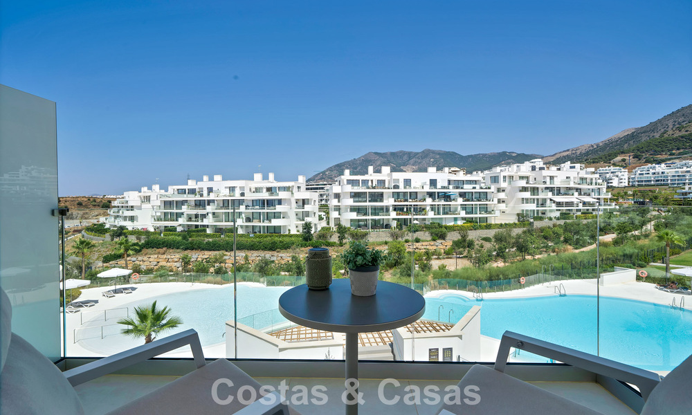 Appartement de luxe avec vue sur les montagnes et la mer, à vendre dans un complexe au style de vie avant-gardiste à Fuengirola, Costa del Sol 782103