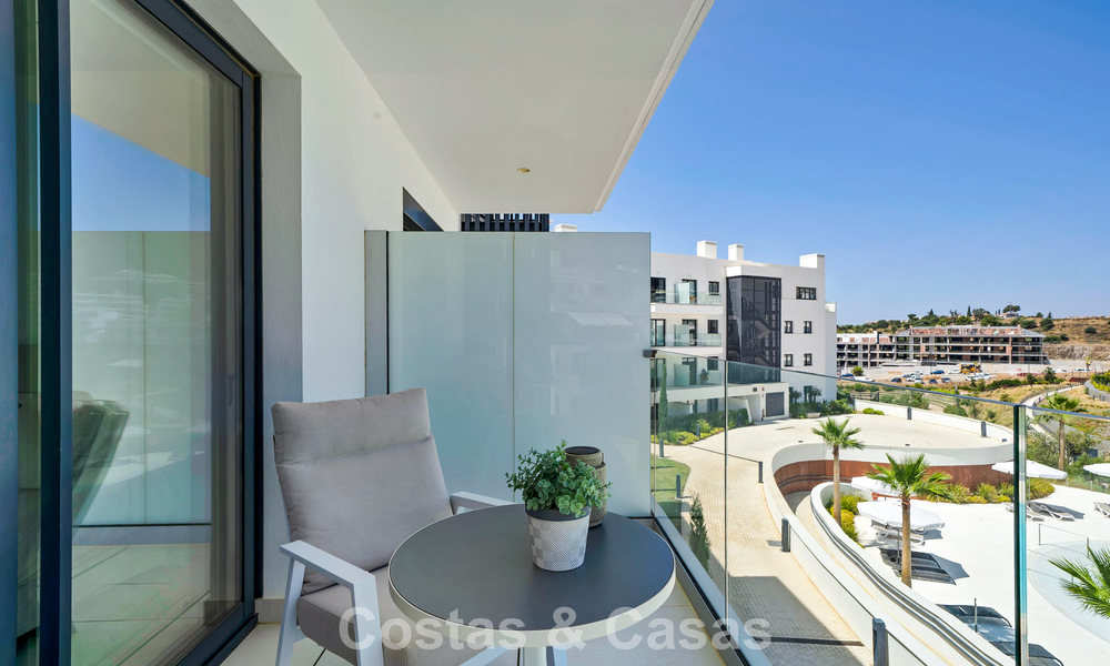Appartement de luxe avec vue sur les montagnes et la mer, à vendre dans un complexe au style de vie avant-gardiste à Fuengirola, Costa del Sol 782105