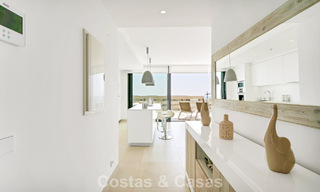 Appartement de luxe avec vue sur les montagnes et la mer, à vendre dans un complexe au style de vie avant-gardiste à Fuengirola, Costa del Sol 782106 