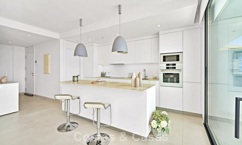 Appartement de luxe avec vue sur les montagnes et la mer, à vendre dans un complexe au style de vie avant-gardiste à Fuengirola, Costa del Sol 782109