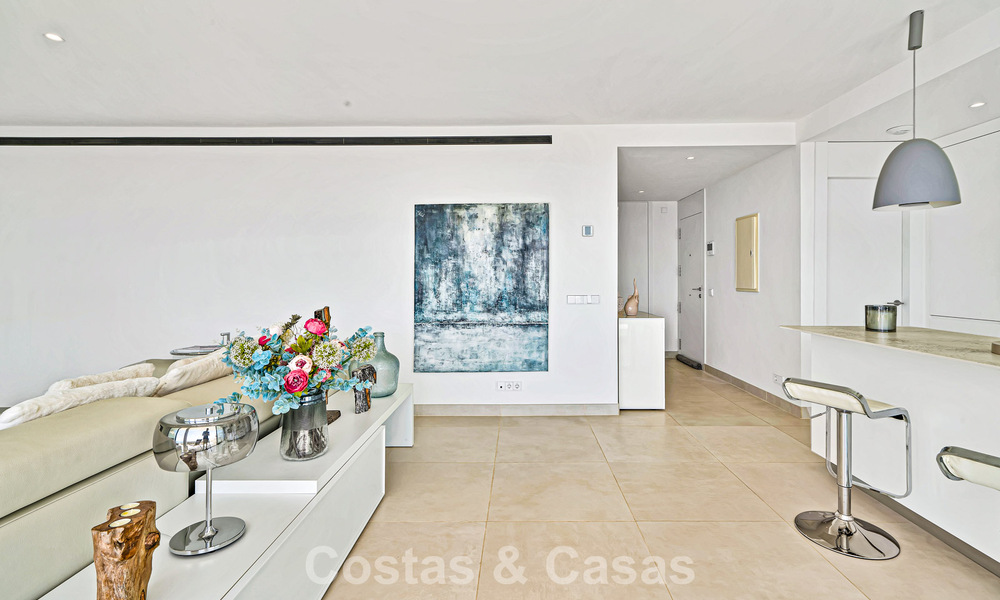 Appartement de luxe avec vue sur les montagnes et la mer, à vendre dans un complexe au style de vie avant-gardiste à Fuengirola, Costa del Sol 782110