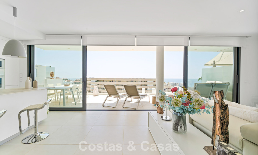 Appartement de luxe avec vue sur les montagnes et la mer, à vendre dans un complexe au style de vie avant-gardiste à Fuengirola, Costa del Sol 782112