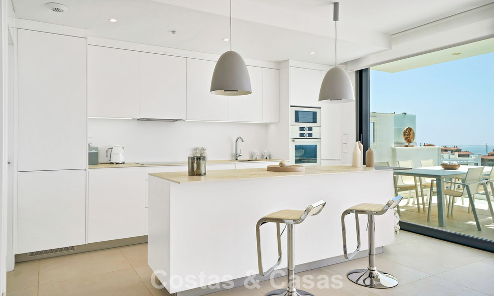 Appartement de luxe avec vue sur les montagnes et la mer, à vendre dans un complexe au style de vie avant-gardiste à Fuengirola, Costa del Sol 782113