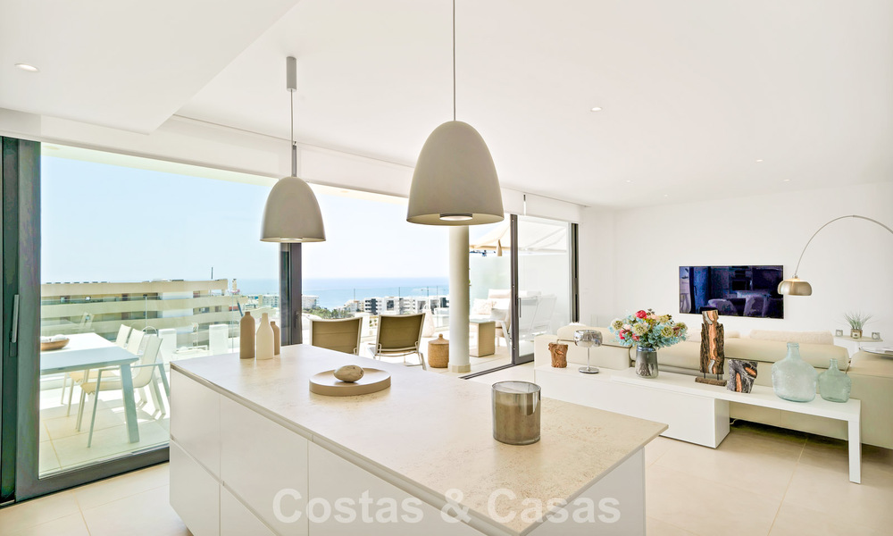 Appartement de luxe avec vue sur les montagnes et la mer, à vendre dans un complexe au style de vie avant-gardiste à Fuengirola, Costa del Sol 782114