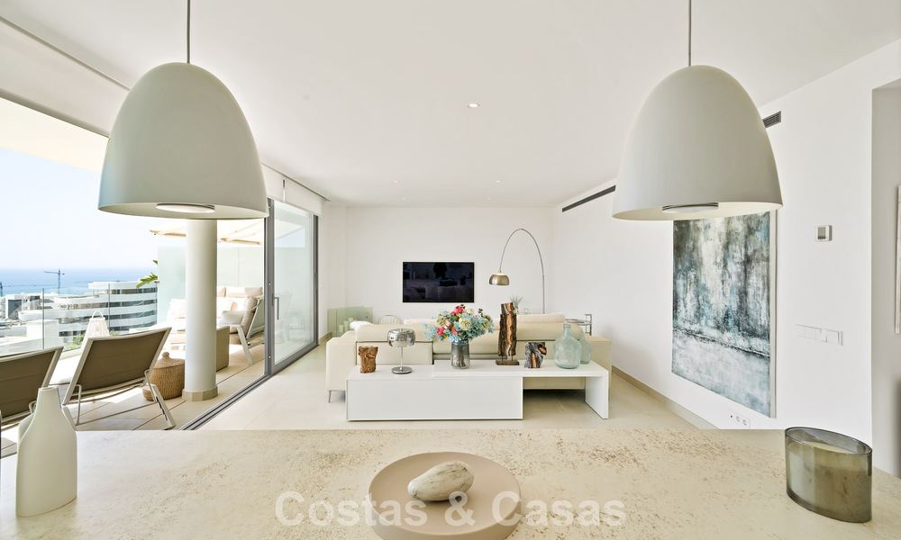 Appartement de luxe avec vue sur les montagnes et la mer, à vendre dans un complexe au style de vie avant-gardiste à Fuengirola, Costa del Sol 782115