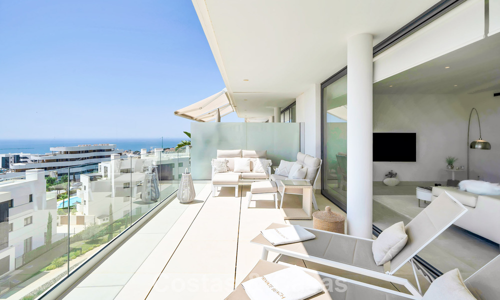 Appartement de luxe avec vue sur les montagnes et la mer, à vendre dans un complexe au style de vie avant-gardiste à Fuengirola, Costa del Sol 782120