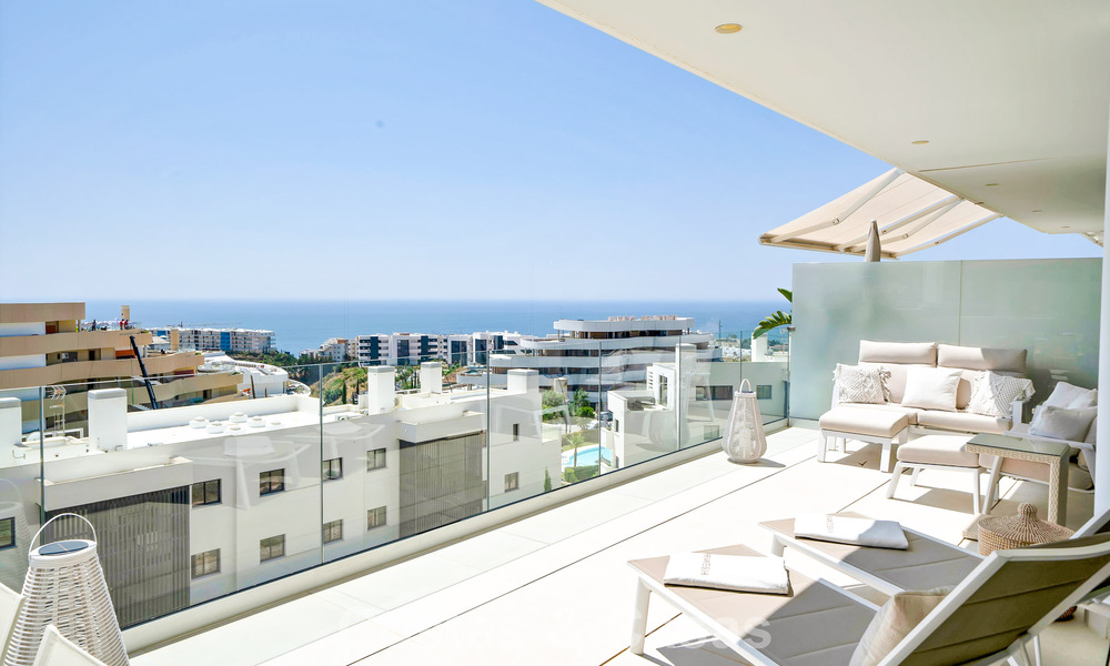 Appartement de luxe avec vue sur les montagnes et la mer, à vendre dans un complexe au style de vie avant-gardiste à Fuengirola, Costa del Sol 782125