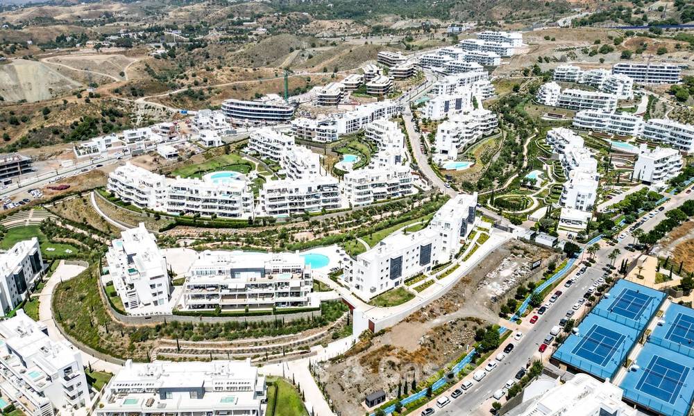 Appartement de luxe avec vue sur les montagnes et la mer, à vendre dans un complexe au style de vie avant-gardiste à Fuengirola, Costa del Sol 782127