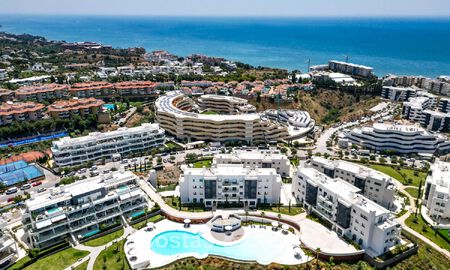 Appartement de luxe avec vue sur les montagnes et la mer, à vendre dans un complexe au style de vie avant-gardiste à Fuengirola, Costa del Sol 782129