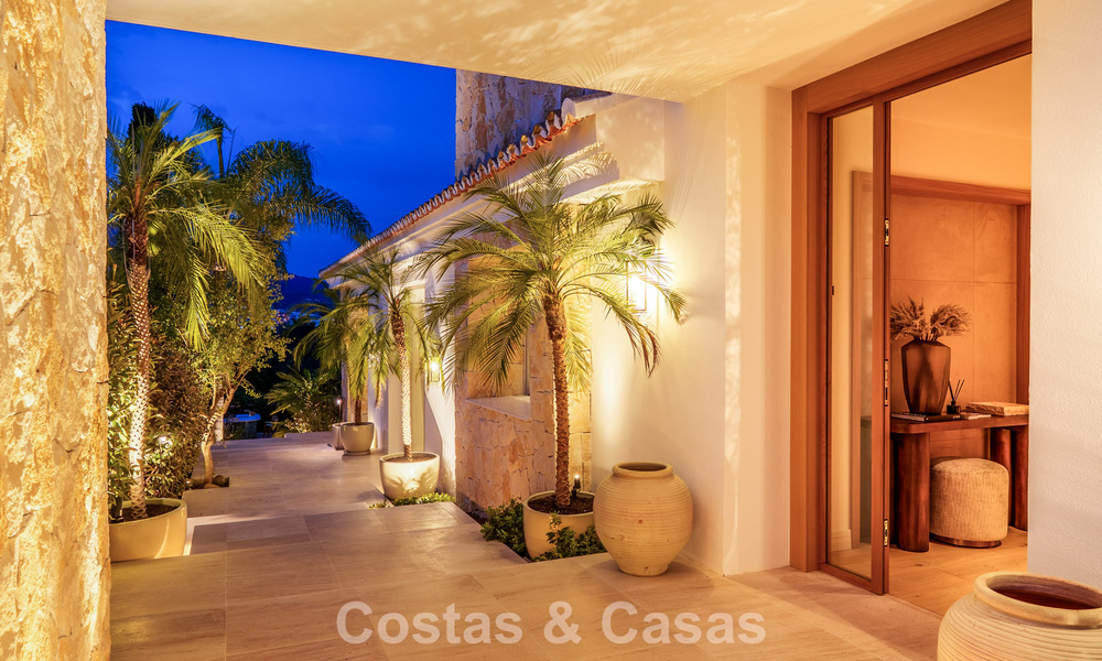 Villa de luxe, prête à emménager et élégamment rénovée, à vendre au cœur de la Vallée des Golfs de Nueva Andalucia, Marbella 783152