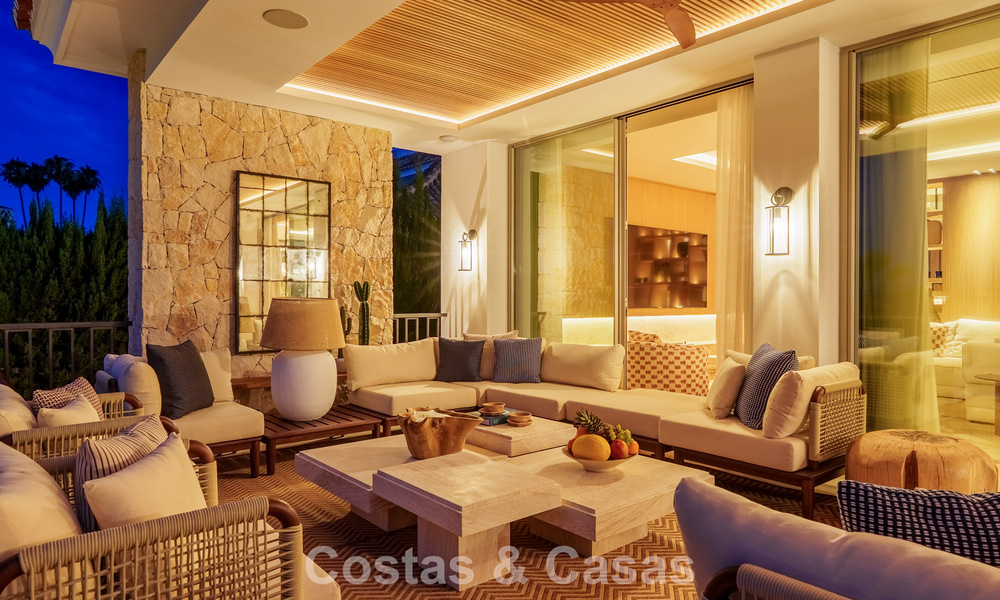 Villa de luxe, prête à emménager et élégamment rénovée, à vendre au cœur de la Vallée des Golfs de Nueva Andalucia, Marbella 783154