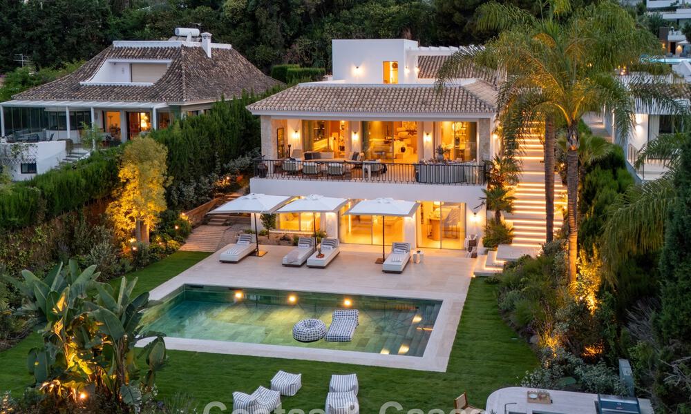 Villa de luxe, prête à emménager et élégamment rénovée, à vendre au cœur de la Vallée des Golfs de Nueva Andalucia, Marbella 783158