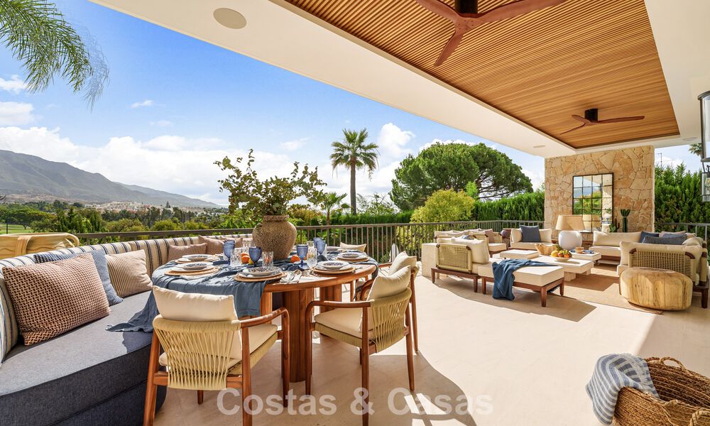 Villa de luxe, prête à emménager et élégamment rénovée, à vendre au cœur de la Vallée des Golfs de Nueva Andalucia, Marbella 783160