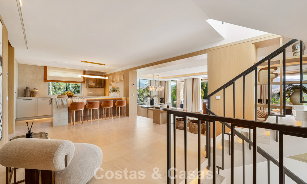 Villa de luxe, prête à emménager et élégamment rénovée, à vendre au cœur de la Vallée des Golfs de Nueva Andalucia, Marbella 783165