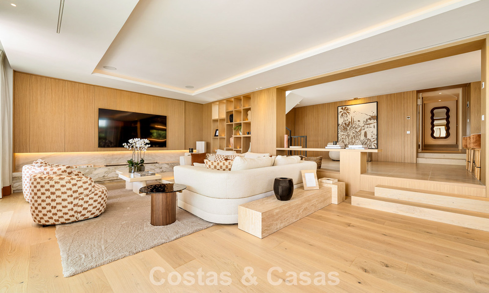 Villa de luxe, prête à emménager et élégamment rénovée, à vendre au cœur de la Vallée des Golfs de Nueva Andalucia, Marbella 783171