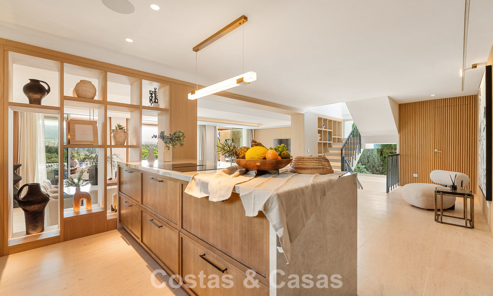 Villa de luxe, prête à emménager et élégamment rénovée, à vendre au cœur de la Vallée des Golfs de Nueva Andalucia, Marbella 783172