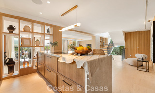 Villa de luxe, prête à emménager et élégamment rénovée, à vendre au cœur de la Vallée des Golfs de Nueva Andalucia, Marbella 783172 