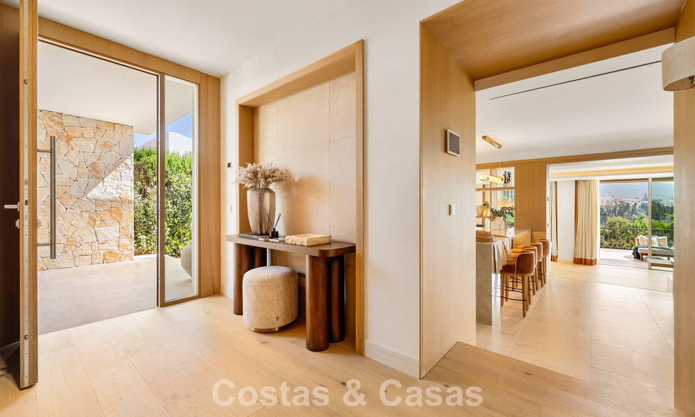 Villa de luxe, prête à emménager et élégamment rénovée, à vendre au cœur de la Vallée des Golfs de Nueva Andalucia, Marbella 783173