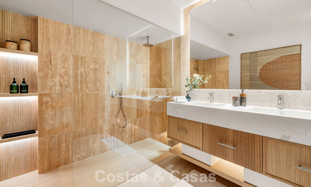 Villa de luxe, prête à emménager et élégamment rénovée, à vendre au cœur de la Vallée des Golfs de Nueva Andalucia, Marbella 783174