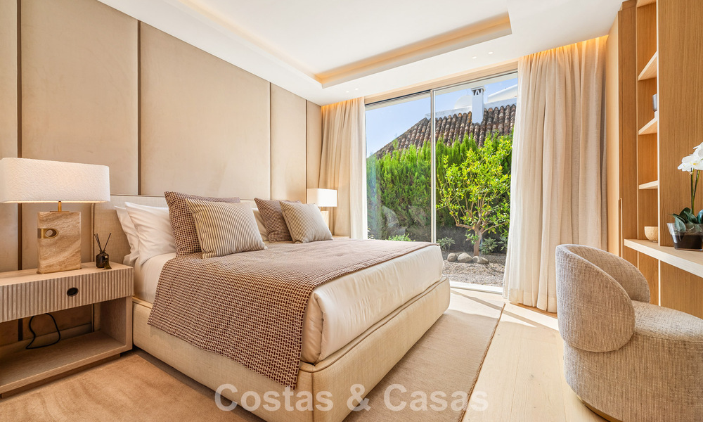 Villa de luxe, prête à emménager et élégamment rénovée, à vendre au cœur de la Vallée des Golfs de Nueva Andalucia, Marbella 783175