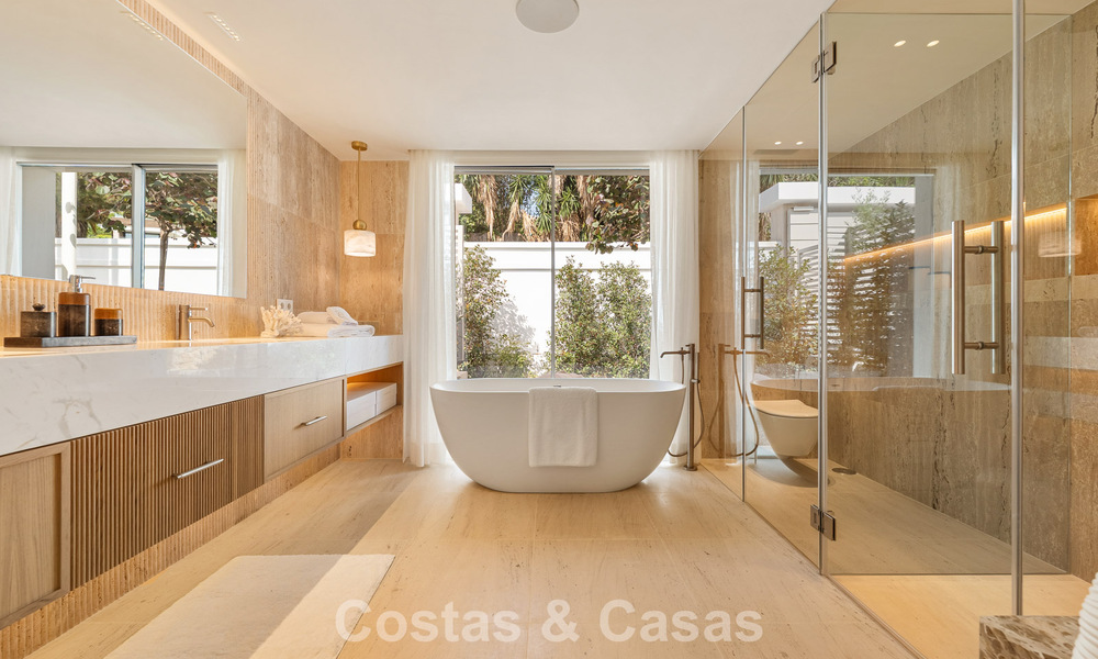 Villa de luxe, prête à emménager et élégamment rénovée, à vendre au cœur de la Vallée des Golfs de Nueva Andalucia, Marbella 783178