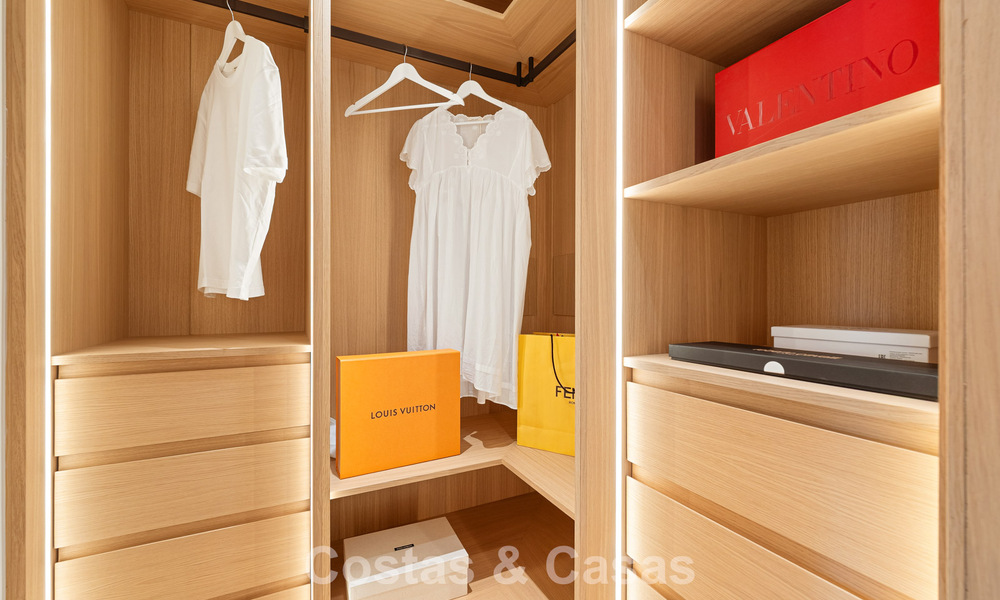 Villa de luxe, prête à emménager et élégamment rénovée, à vendre au cœur de la Vallée des Golfs de Nueva Andalucia, Marbella 783181