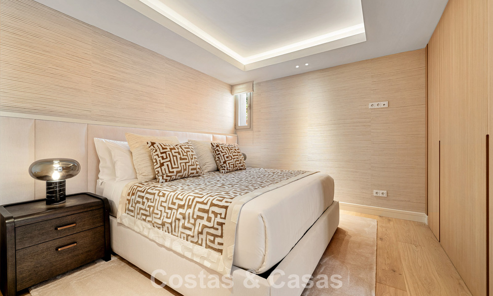 Villa de luxe, prête à emménager et élégamment rénovée, à vendre au cœur de la Vallée des Golfs de Nueva Andalucia, Marbella 783186