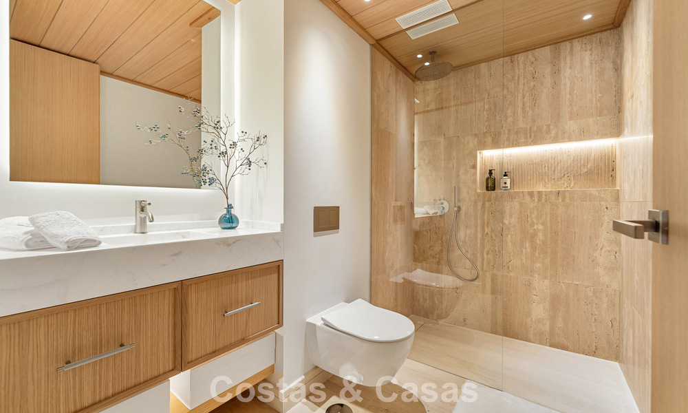 Villa de luxe, prête à emménager et élégamment rénovée, à vendre au cœur de la Vallée des Golfs de Nueva Andalucia, Marbella 783187
