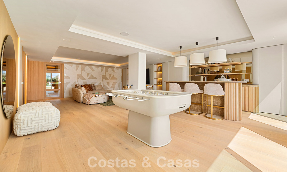 Villa de luxe, prête à emménager et élégamment rénovée, à vendre au cœur de la Vallée des Golfs de Nueva Andalucia, Marbella 783191