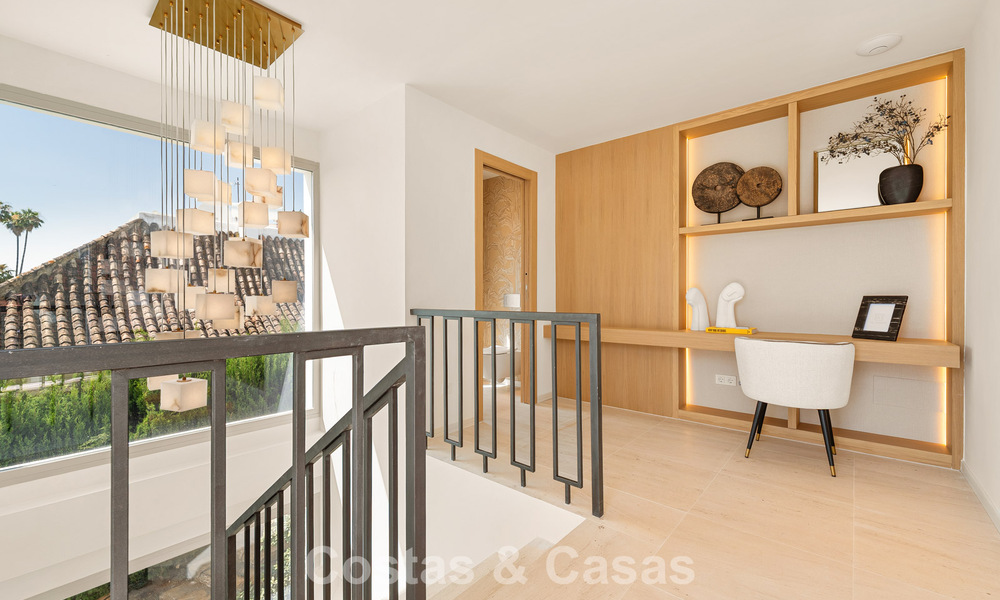 Villa de luxe, prête à emménager et élégamment rénovée, à vendre au cœur de la Vallée des Golfs de Nueva Andalucia, Marbella 783195