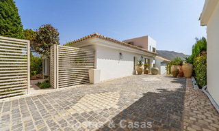 Villa de luxe, prête à emménager et élégamment rénovée, à vendre au cœur de la Vallée des Golfs de Nueva Andalucia, Marbella 783199 