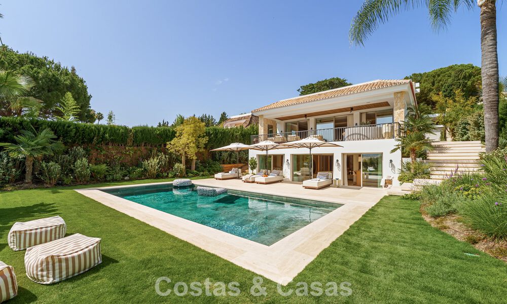 Villa de luxe, prête à emménager et élégamment rénovée, à vendre au cœur de la Vallée des Golfs de Nueva Andalucia, Marbella 783200