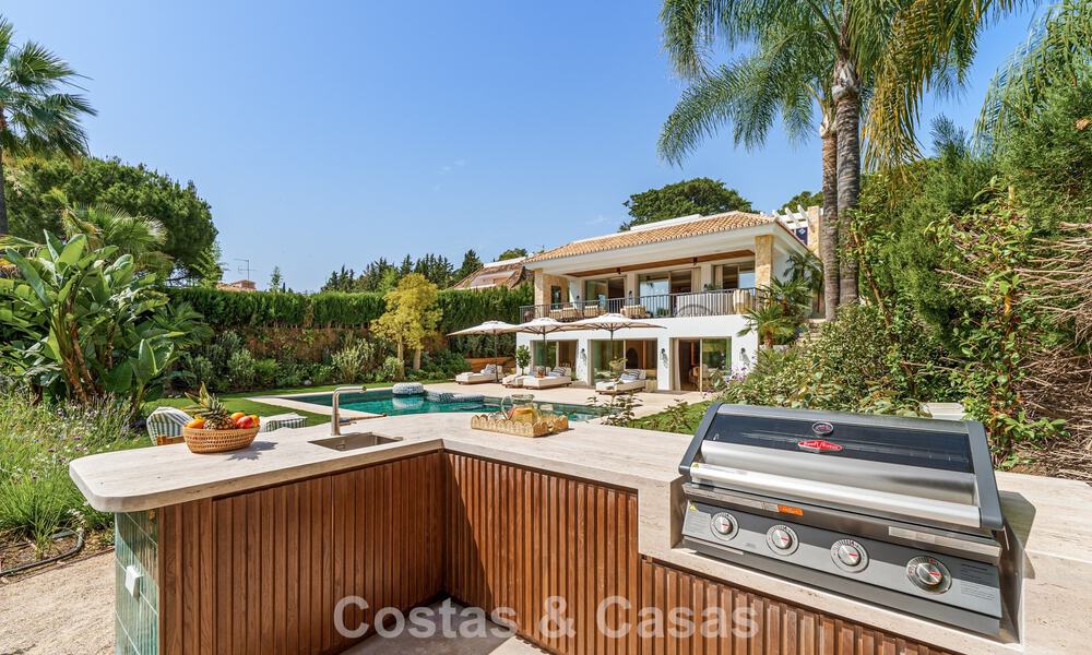 Villa de luxe, prête à emménager et élégamment rénovée, à vendre au cœur de la Vallée des Golfs de Nueva Andalucia, Marbella 783201