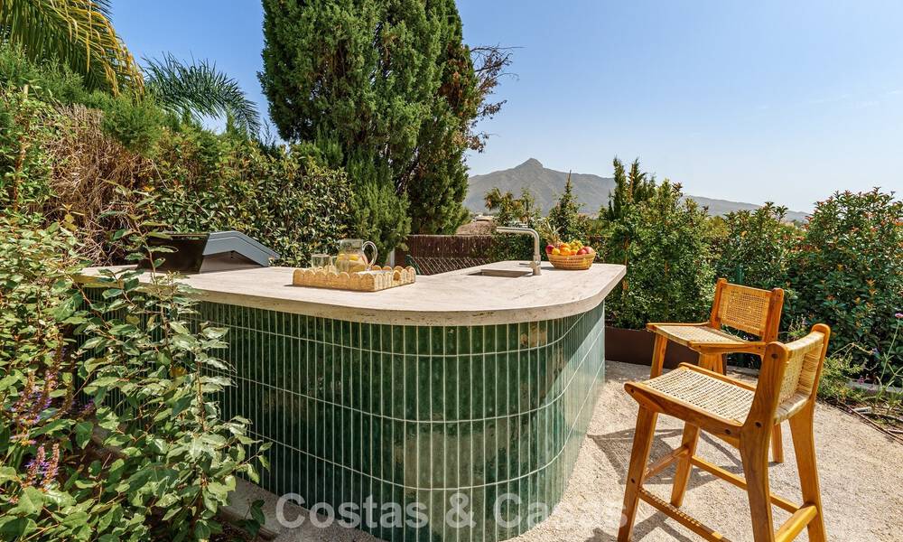 Villa de luxe, prête à emménager et élégamment rénovée, à vendre au cœur de la Vallée des Golfs de Nueva Andalucia, Marbella 783202