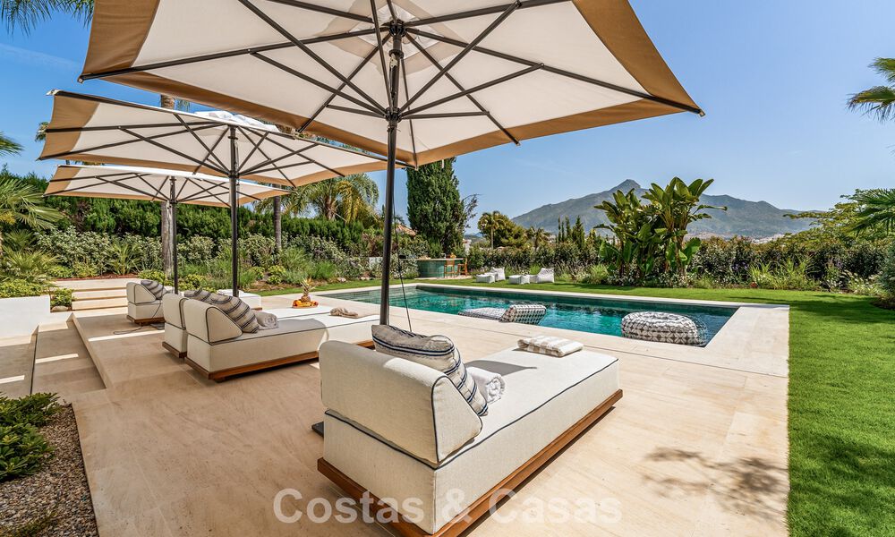 Villa de luxe, prête à emménager et élégamment rénovée, à vendre au cœur de la Vallée des Golfs de Nueva Andalucia, Marbella 783203
