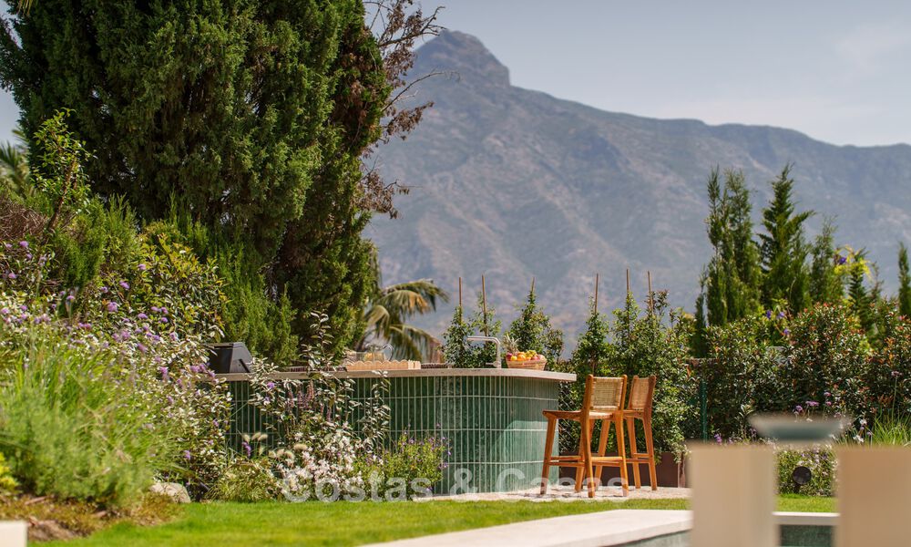 Villa de luxe, prête à emménager et élégamment rénovée, à vendre au cœur de la Vallée des Golfs de Nueva Andalucia, Marbella 783206