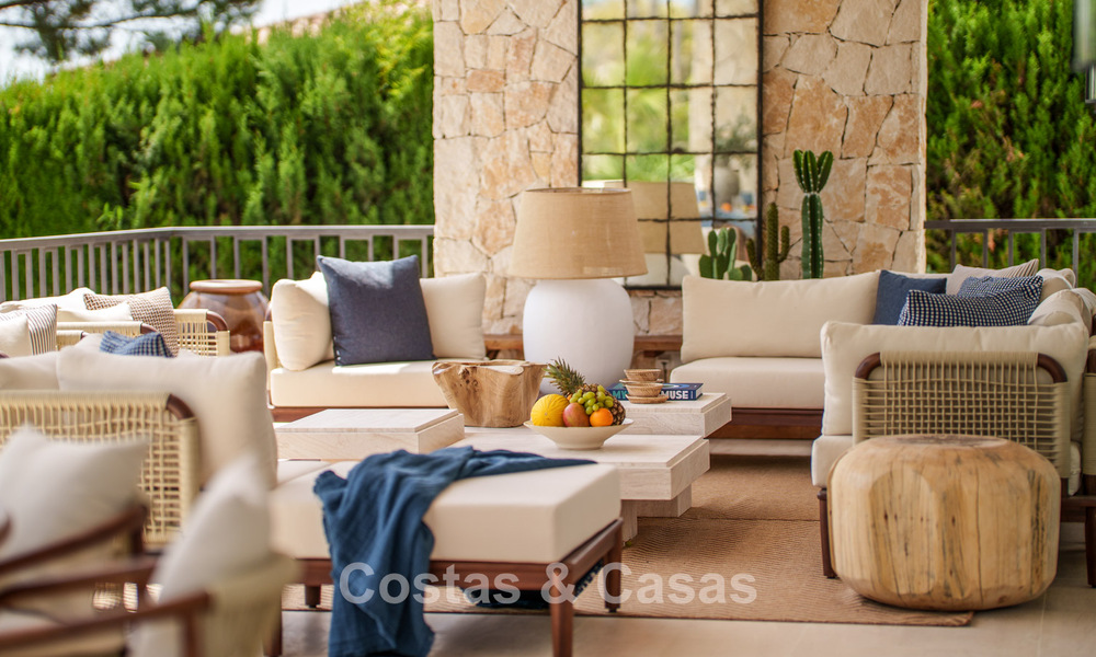 Villa de luxe, prête à emménager et élégamment rénovée, à vendre au cœur de la Vallée des Golfs de Nueva Andalucia, Marbella 783209