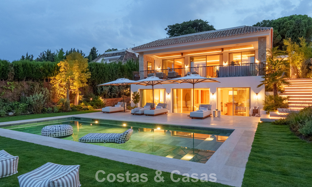 Villa de luxe, prête à emménager et élégamment rénovée, à vendre au cœur de la Vallée des Golfs de Nueva Andalucia, Marbella 783212