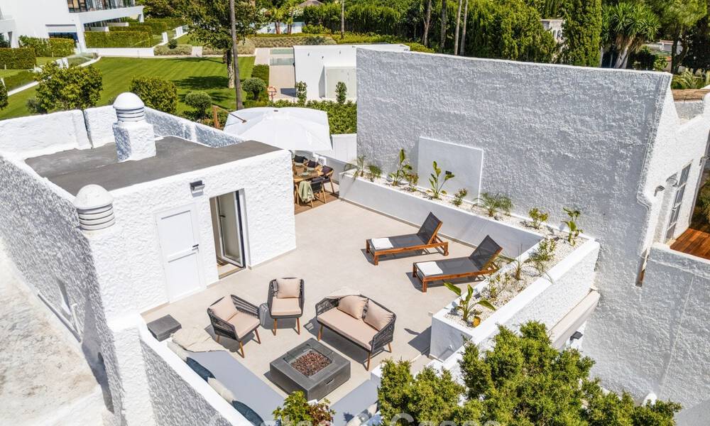 Duplex penthouse prêt à emménager à vendre dans une résidence sécurisée à Rio Verde - Nueva Andalucia, Marbella 782203