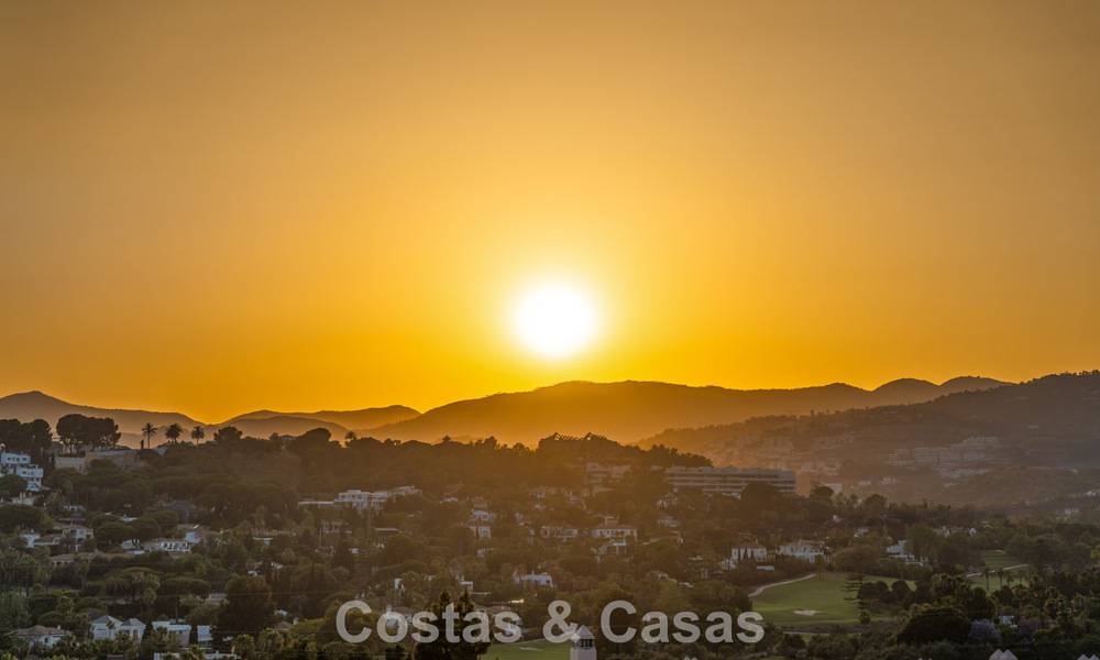 Duplex penthouse prêt à emménager à vendre dans une résidence sécurisée à Rio Verde - Nueva Andalucia, Marbella 782208