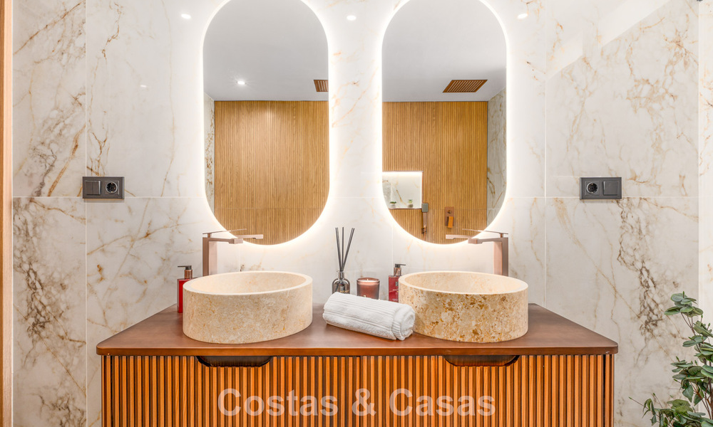 Duplex penthouse prêt à emménager à vendre dans une résidence sécurisée à Rio Verde - Nueva Andalucia, Marbella 782214